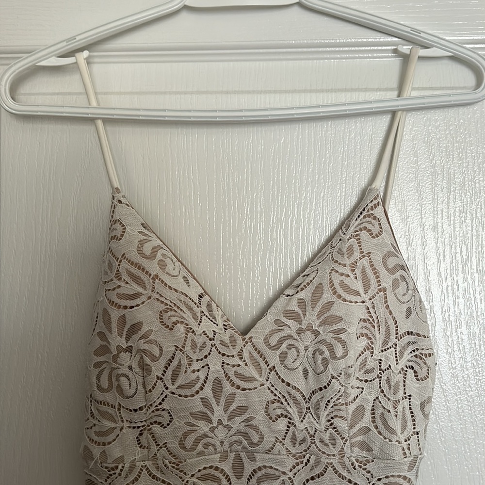 Lace dress - Picture 2 of 3